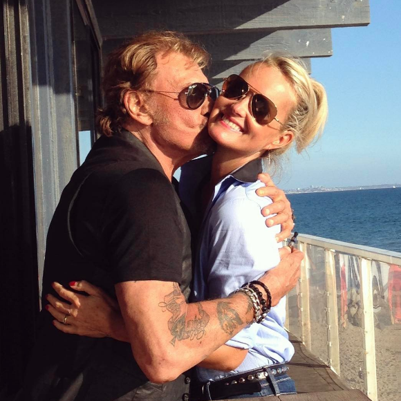 Johnny et Laeticia Hallyday, amoureux comme au premier jour sur une photo publiée sur Instagram le 3 avril 2017. Le 8 mars dernier, le chanteur de 73 ans avait annoncé qu'il était soigné pour un cancer.