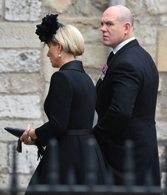 Zara et Mike Tindall - Arrivées au service funéraire à l'Abbaye de Westminster pour les funérailles d'Etat de la reine Elizabeth II d'Angleterre. Le sermon est délivré par l'archevêque de Canterbury Justin Welby (chef spirituel de l'Eglise anglicane) au côté du doyen de Westminster David Hoyle. Londres, le 19 septembre 2022. 