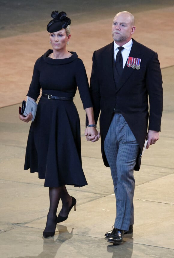 Zara Phillips (Zara Tindall), Mike Tindall - Intérieur - Procession cérémonielle du cercueil de la reine Elisabeth II du palais de Buckingham à Westminster Hall à Londres, où les Britanniques et les touristes du monde entier pourront lui rendre hommage jusqu'à ses obsèques prévues le 19 septembre 2022. Le 14 septembre 2022. 