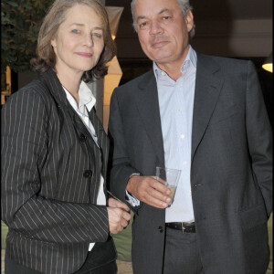 EXCLUSIF - Charlotte Rampling et Jean-Noël Tassez - Vernissage des oeuvres d'Ara Starck, Paris 