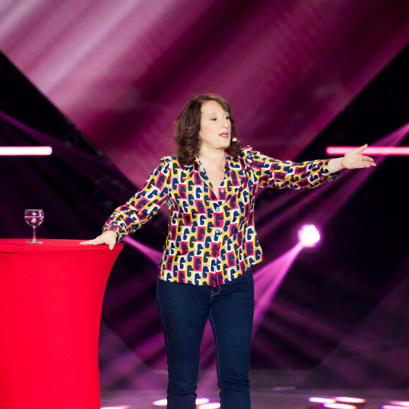 Exclusif - Anne Roumanoff - Enregistrement de l'émission "Les comiques préférés des français, 50 ans d'humour d'hier et aujourd'hui" à la Seine Musicale à Paris, diffusée le samedi 16 octobre à 21h05 sur France 2. Pour son premier " prime " de la rentrée, L.Boccolini nous convie à une grande soirée de rire inédite en compagnie des comiques préférés des Français. Une très belle soirée de détente pour célébrer ensemble 50 ans d'humour d'hier et aujourd'hui. Depuis l'extraordinaire salle de concert de La Seine musicale sur l'île Seguin, à Boulogne-Billancourt, L.Boccolini recevra les stars du rire et les jeunes talents d'aujourd'hui qui interpréteront sur scène leurs sketchs les plus drôles et évoqueront les humoristes qui les ont influencés. Ce sera l'occasion de revoir des images de sketchs cultes et de faire une grande rétrospective du rire sur cinquante ans. Nous partagerons deux heures de rire pour célébrer sur scène et en archives 50 ans d'humour avec les plus grands comiques d'hier et aujourd'hui. © Tiziano Da Silva / Bestimage 