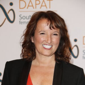 Anne Roumanoff - Photocall de la première édition "Les Coups de Coeur DAPAT" au théâtre Marigny à Paris le 27 septembre 2021. Le fonds de dotation DAPAT à pour mission prioritaire de lutter contre l'exclusion, l'isolement et la pauvreté des femmes en détresse et des mères SDF. Plus globalement, il entend favoriser l'insertion sociale et professionnelle ainsi que l'autonomie et la dignité de ces personnes, en proposant un parcours complet d'accompagnement pour la réinsertion dans la société et sur le marché du travail. © Christophe Aubert/Bestimage