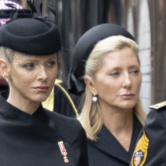 Le prince Albert II de Monaco et la princesse Charlene - Arrivées au service funéraire à l'Abbaye de Westminster pour les funérailles d'Etat de la reine Elizabeth II d'Angleterre. Le sermon est délivré par l'archevêque de Canterbury Justin Welby (chef spirituel de l'Eglise anglicane) au côté du doyen de Westminster David Hoyle. Londres, le 19 septembre 2022. 