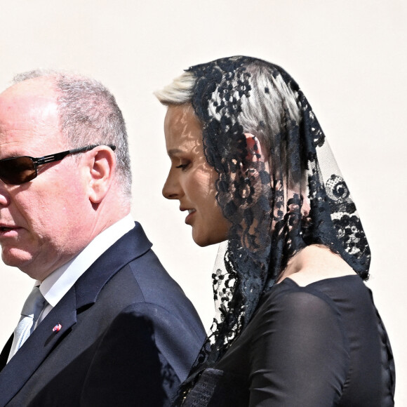 Le prince Albert II de Monaco et la princesse Charlène de Monaco arrivent au Vatican pour un entretien privé avec le pape François, le 20 juillet 2022. © Avalon/Panoramic//Bestimage 