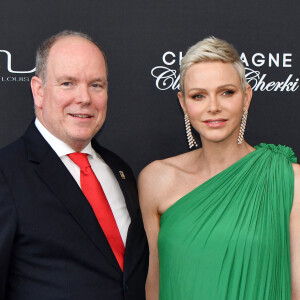 Le prince Albert II de Monaco et sa femme, la princesse Charlene au photocall de la cérémonie d'ouverture de la 61ème édition du Festival de Télévision de Monte-Carlo au Grimaldi Forum, à Monaco. © Bruno Bebert/Bestimage 