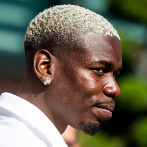 Paul Pogba arrive dans un centre médical de Turin avant de jouer avec la Juventus.