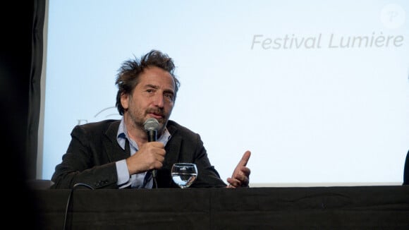 Edouard Baer est sur la scène de la comédie Odéon pour une conversation lors du Festival Lumière à Lyon le 11 octobre 2021. © Sandrine Thesillat / Panoramic / Bestimage