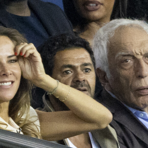 Mélissa Theuriau et son mari Jamel Debbouze au match aller de la Ligue des Champions entre le Paris Saint-Germain et la Juventus (2-1) au Parc des Princes à Paris le 6 septembre 2022.