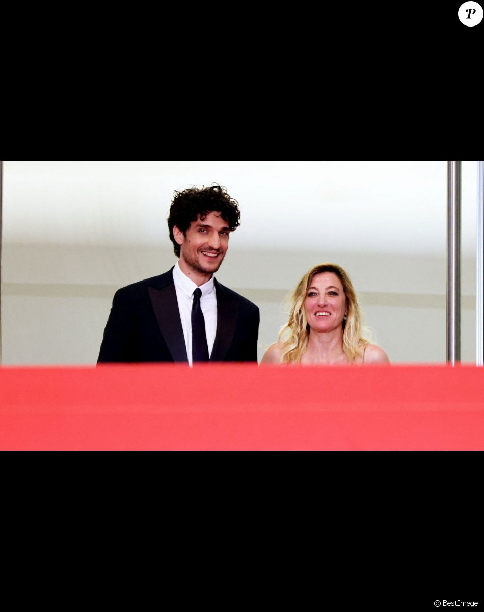 Louis Garrel, Valeria Bruni Tedeschi - Descente des marches du film "Les Amandiers (Forever Young)" lors du 75ème Festival International du Film de Cannes, le 22 mai 2022/ © Dominique Jacovides / Bestimage