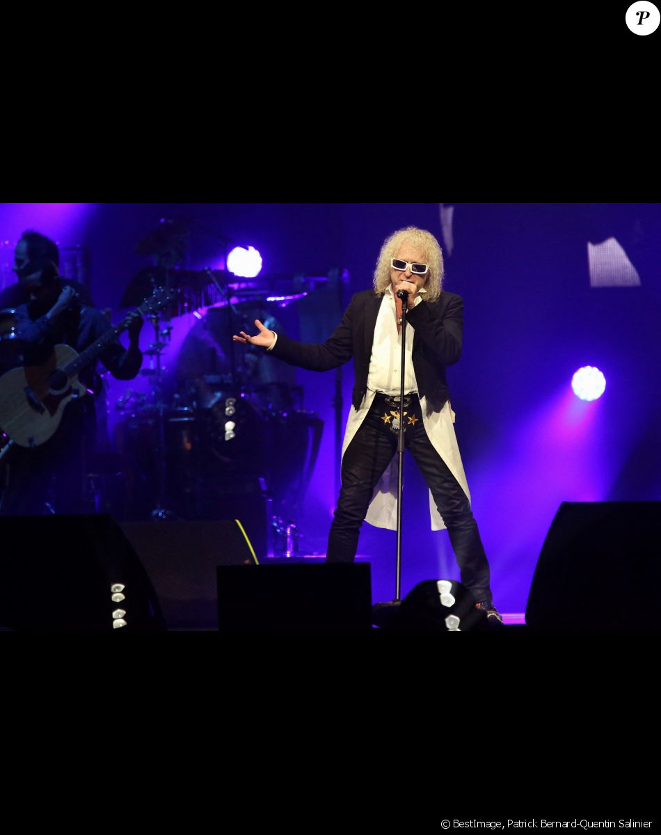 Michel Polnareff lors de son concert à la patinoire de Mériadeck à Bordeaux, France, le 30 novembre 2016. © Patrick Bernard-Quentin Salinier/Bestimage.