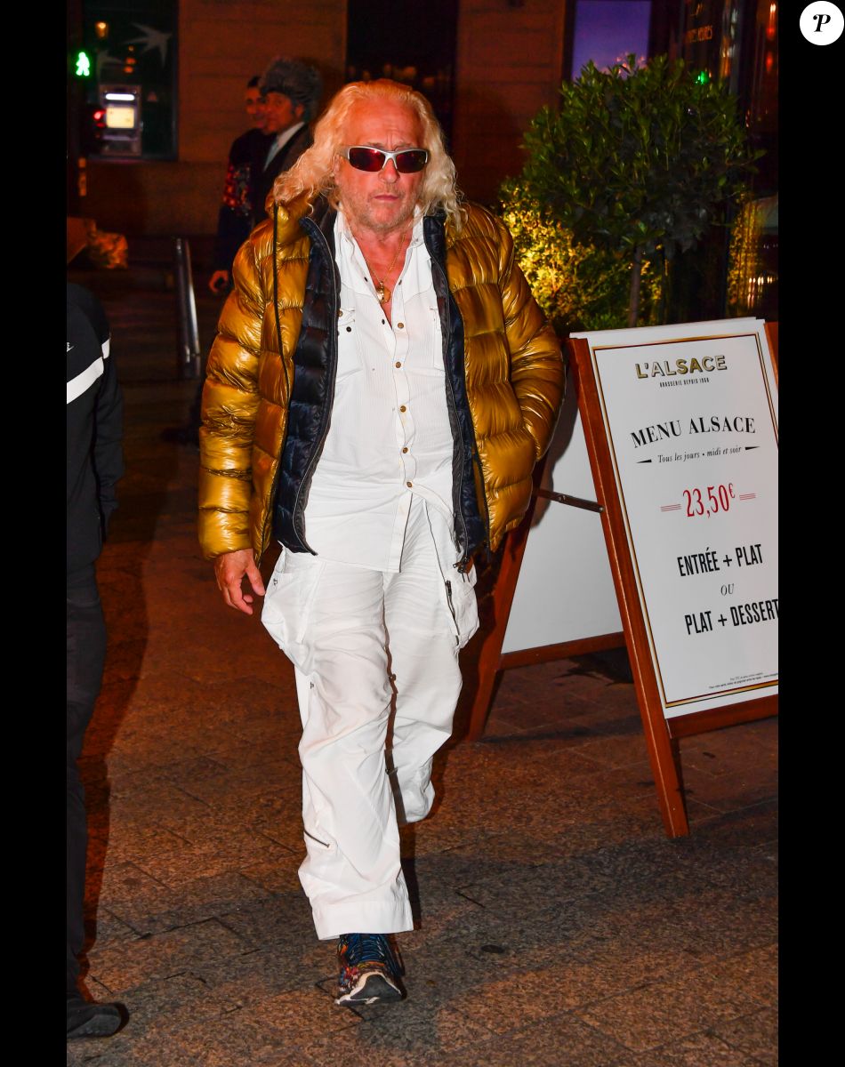 Exclusif - Michel Polnareff arrive à l'aéroport d'Orly en provenance de Marrakech, le 3 mai 2017.