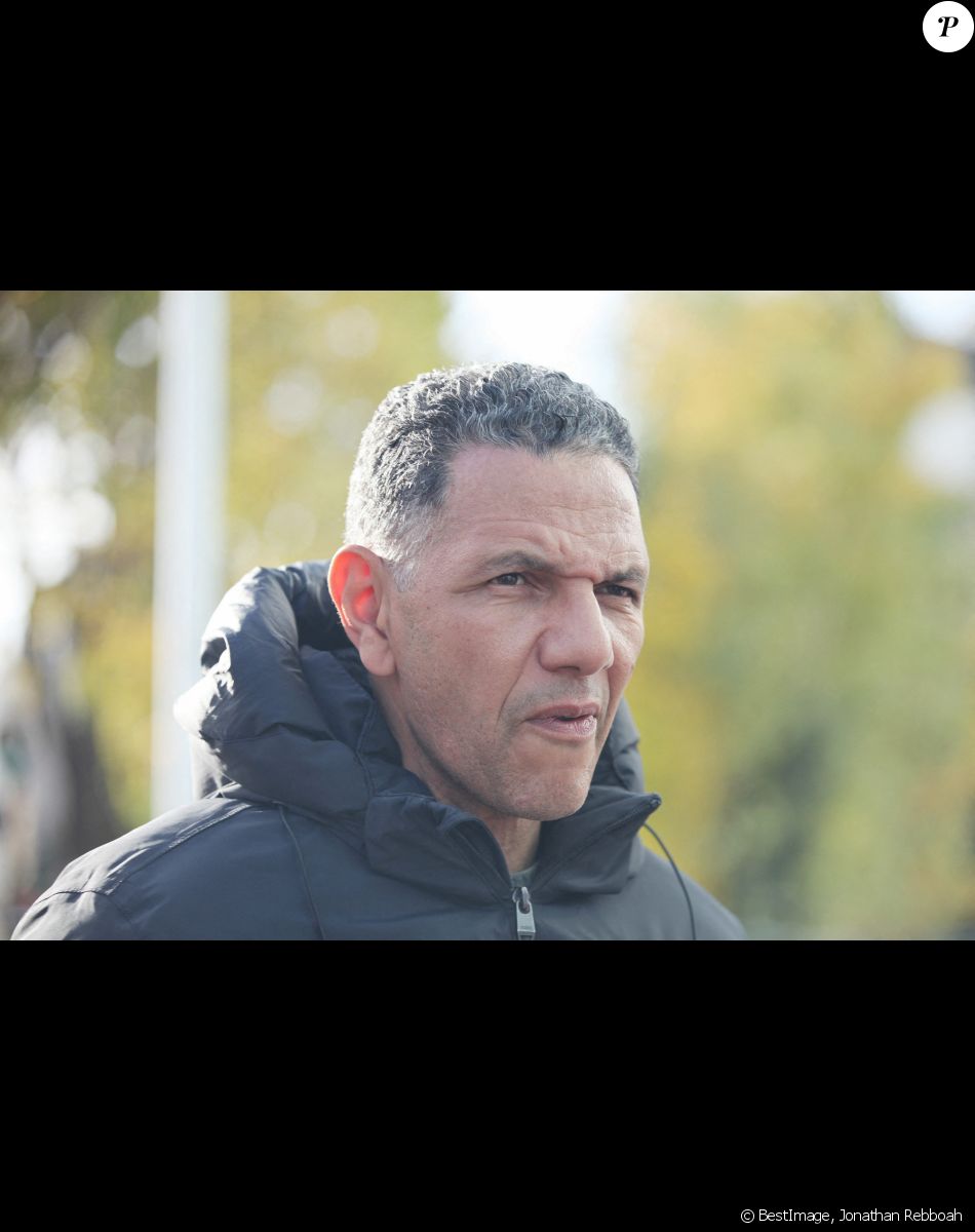 Roschdy Zem à la sortie de l'émission "La Bande originale" sur France Inter à la Maison de la Radio et de la Musique à Paris, France, le 22 novembre 2022. © Jonathan Rebboah/Panoramic/Bestimage
