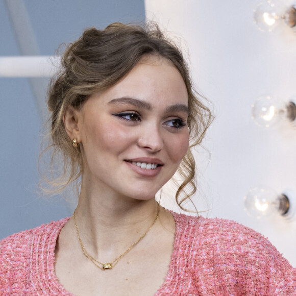 Lily Rose Depp - Photocall du défilé de mode prêt-à-porter printemps-été 2021 "Chanel" au Grand Palais à Paris. Le 6 octobre 2020 © Olivier Borde / Bestimage 