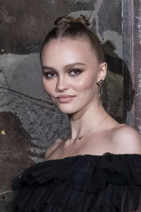 Lily-Rose Depp lors du photocall du défilé Chanel Métiers d'Art 2019 / 2020 au Grand Palais à Paris le 4 décembre 2019 © Olivier Borde / Bestimage 