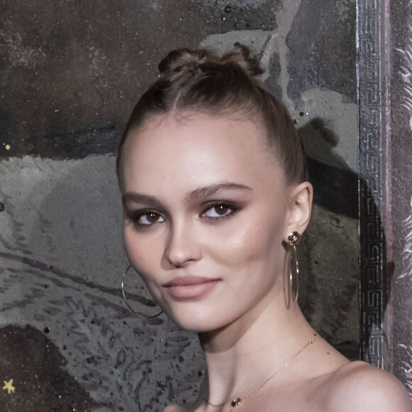 Lily-Rose Depp lors du photocall du défilé Chanel Métiers d'Art 2019 / 2020 au Grand Palais à Paris le 4 décembre 2019 © Olivier Borde / Bestimage 