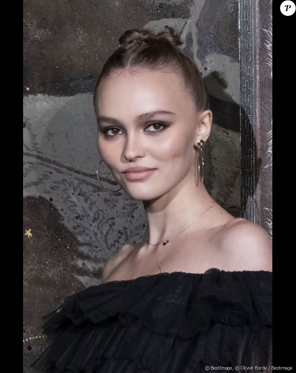 Lily-Rose Depp lors du photocall du défilé Chanel Métiers d'Art 2019 / 2020 au Grand Palais à Paris le 4 décembre 2019 © Olivier Borde / Bestimage