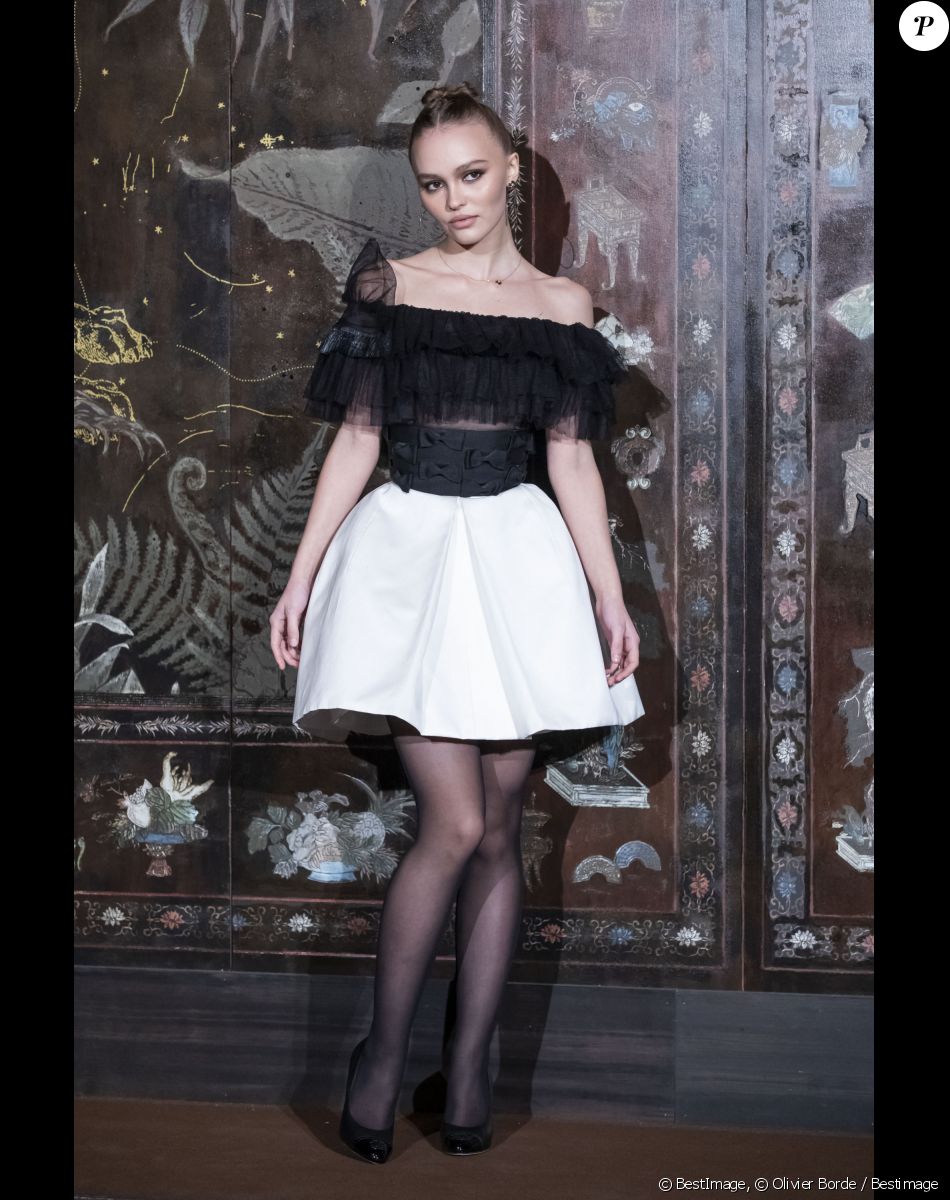 Lily-Rose Depp lors du photocall du défilé Chanel Métiers d'Art 2019 / 2020 au Grand Palais à Paris le 4 décembre 2019 © Olivier Borde / Bestimage