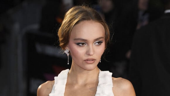 "Pleurer sur le canapé de ton père" : Lily-Rose Depp atomisée par une top model exaspérée par la "fille de"