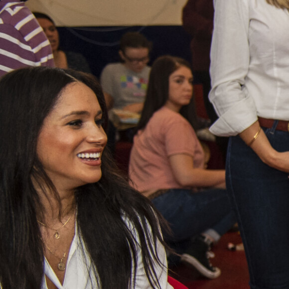 Le prince Harry, duc de Sussex, et Meghan Markle, duchesse de Sussex - Le duc et la duchesse de Sussex rencontrent les familles de militaires déployés au centre Broom Farm Community Center à Windsor le 6 novembre 2019.