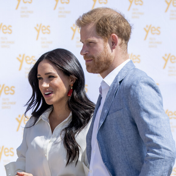 Le prince Harry, duc de Sussex, Meghan Markle, duchesse de Sussex en visite dans un township de Johannesburg le 2 octobre 2019.