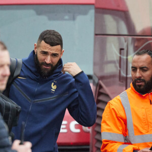 Karim Benzema - Départ de l 'équipe de France de football du Bourget au Qatar pour disputer la Coupe du monde 2022, le 16 novembre 2022. Ils seront rejoints par Randal Kolo Muani, jeudi matin, à Doha. © Cyril Moreau/Bestimage