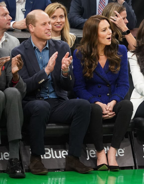 Le prince de Galles William et Kate Catherine Middleton, princesse de Galles, lors du match de basket "Boston Celtics vs Miami Heat" à Boston. Le 30 novembre 2022