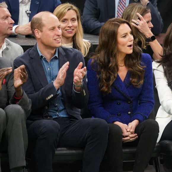 Le prince de Galles William et Kate Catherine Middleton, princesse de Galles, lors du match de basket "Boston Celtics vs Miami Heat" à Boston. Le 30 novembre 2022