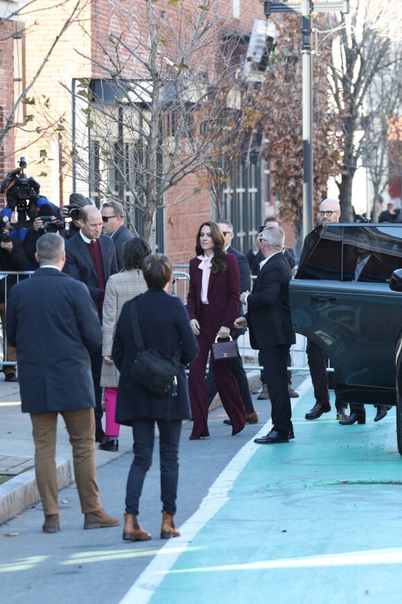 Le prince William, prince de Galles, et Catherine (Kate) Middleton, princesse de Galles, arrivent à Somerville lors de leur visite officielle aux Etats-Unis, le 1er décembre 2022. Le couple royal n'était plus venu aux Etats-Unis depuis 2014. 