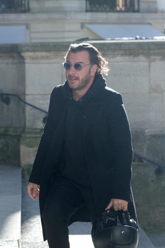 Michaël Youn - Obsèques de François Florent ( François Eichholtzer, fondateur du Cours Florent d'art dramatique à Paris) en l'église Saint Roch à Paris, France, le 4 octobre 2021. © Bestimage