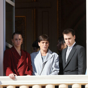 Pauline Ducruet, la princesse Stéphanie de Monaco et Louis Ducruet - La famille princière de Monaco apparaît au balcon du palais lors de la fête nationale de Monaco, le 19 novembre 2021. © Bebert-Jacovides/Bestimage 