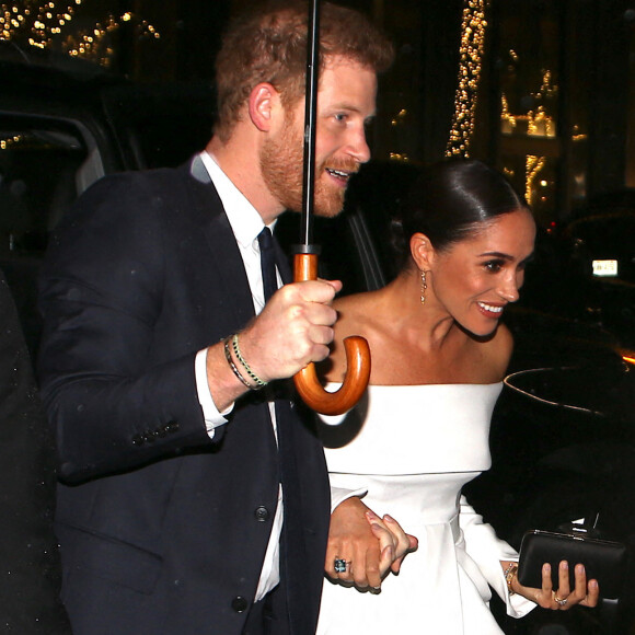 Le prince Harry et Meghan Markle (robe Louis Vuitton) arrivant au Ripple of Hope Award à New York le 6 décembre 2022