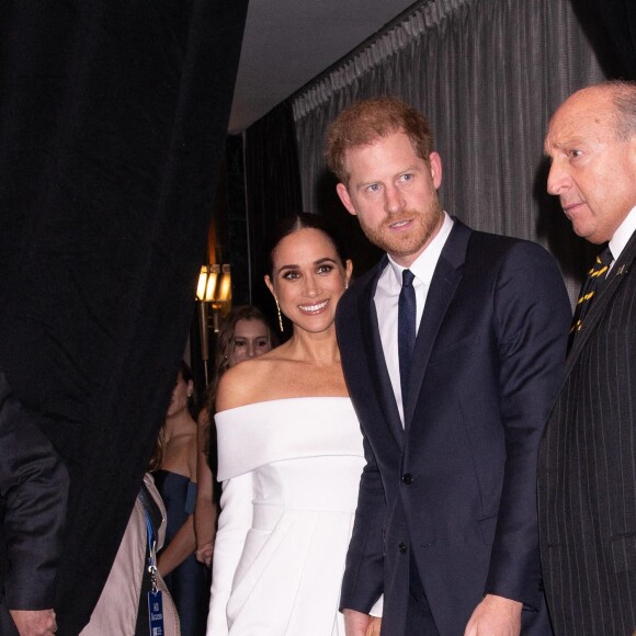 Meghan Markle (robe Louis Vuitton) et le prince Harry lors du gala Ripple of Hope au Robert F. Kennedy Human Rights center à New York le 6 décembre 2022