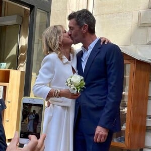 Mariage de Karin Viard et Manuel Herrero, à Paris. Photo partagée par l'actrice sur Instagram.