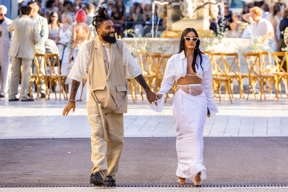 Photo : Amina Muaddi et son compagnon Fary - Mariage de Simon Porte  Jacquemus et Marco Maestri à Charleval, France, le 27 août 2022. -  Purepeople