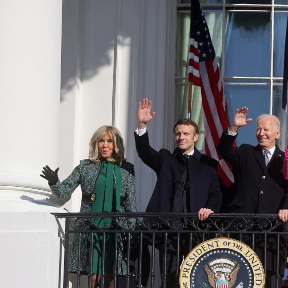 Brigitte Macron, le président Emmanuel Macron, le président Joe Biden et la première dame Jill Biden - Cérémonie d'accueil du président de la République française Emmanuel Macron et de la première Dame Brigitte Macron à la Maison Blanche à Washington le 1er décembre 2022. © Dominique Jacovides / Bestimage