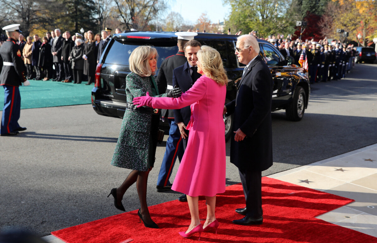 Photo Le Président Emmanuel Macron Brigitte Macron La Première Dame Jill Biden Et Le