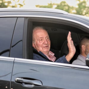 Le roi émérite Juan Carlos Ier lors de son départ de Madrid pour Abou Dhabi après sa visite en Espagne, à l'aéroport Adolfo Suarez Madrid-Barajas, le 23 mai 2022, à Madrid (Espagne).