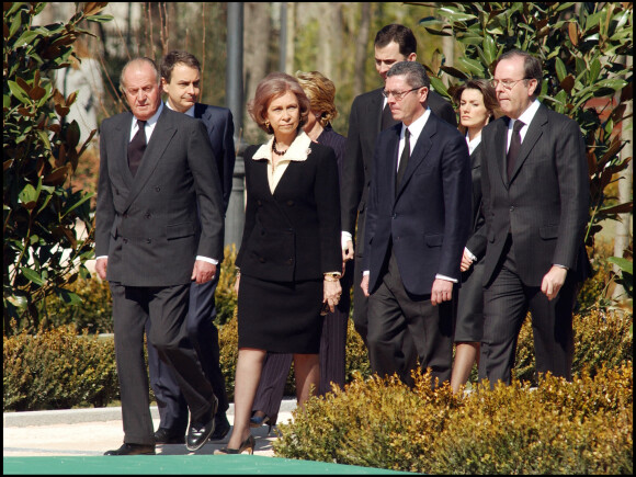 José Luis Zapatero, le prince Felipe, le roi Juan Carlos, la reine Sofia et la princesse Letizia d'Espagne - Inauguration du Bosquet des absents à Madrid le 11 mars 2004