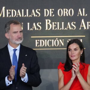 Le roi Felipe VI et la reine Letizia d'Espagne assistent à la cérémonie de remise des médailles d'or du mérite des beaux-arts à Tenerife