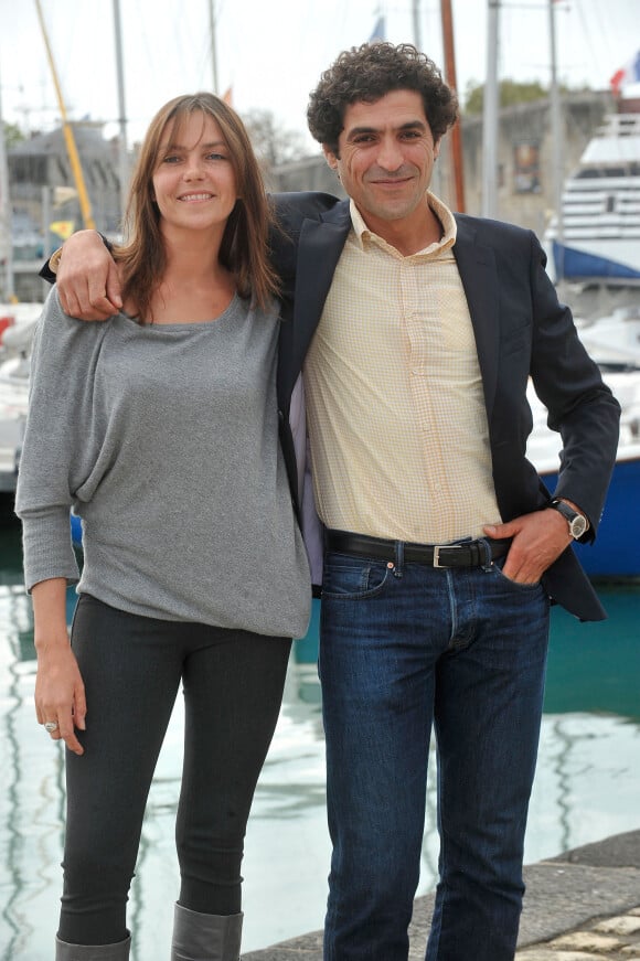 Abdelhafid Metalsi et Carole Bianic posent pour le photocall de la serie ' Cherif ' durant le 15e Festival de la Fiction Tv de La Rochelle le 13 septembre 2013.
