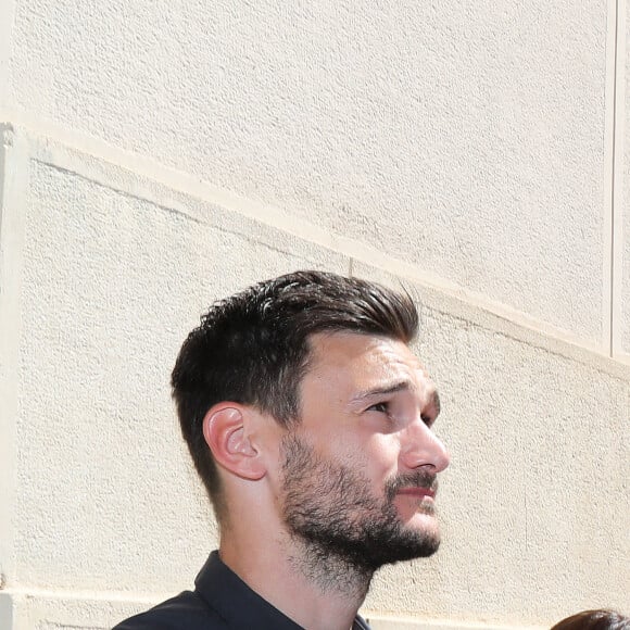 Le gardien de l'équipe de France de football Hugo Lloris et sa femme Marine - Le premier ministre Manuel Valls à Nice pour participer à l'hommage aux victimes de l'attentat de la Promenade des Anglais qui a fait 84 morts à Nice le 18 juillet 2016.