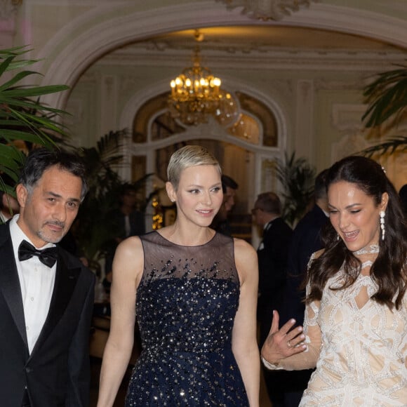 La princesse Charlène de Monaco, Sandrine Knoell ( fondatrice du "Bal de Noël") et Alaimo Giulio, ambassadeur d'Italie à Monaco - "Bal de Noël" à l'Hôtel Hermitage à Monaco. Une vente aux enchères a eu lieu au profit de la Foundation Princesse Charlene. Monaco le 9 décembre 2022. © Olivier Huitel / Pool Monaco / Bestimage