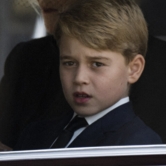 Camilla Parker Bowles, reine consort d'Angleterre, Le prince George de Galles, Catherine (Kate) Middleton, princesse de Galles - Procession du cercueil de la reine Elizabeth II d'Angleterre de Wesminster Hall où il était exposé au public, jusqu'à l'Abbaye de Westminster. Londres, le 19 septembre 2022.