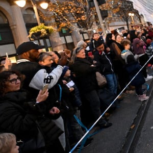 Illustration durant la Grande Parade de Noel sur l'avenue Jean Médecin, à Nice, le 10 décembre 2022. Nice Shopping, avec le concours de la Ville de Nice, a organisé cette événement, Un spectacle féérique et gratuit, composé de plus de 200 artistes : troupes musicales, fanfares, danseurs, acrobates, majorettes, mascottes, DJ... sans oublier le Char du Père Noël. © Bruno Bebert / Bestimage