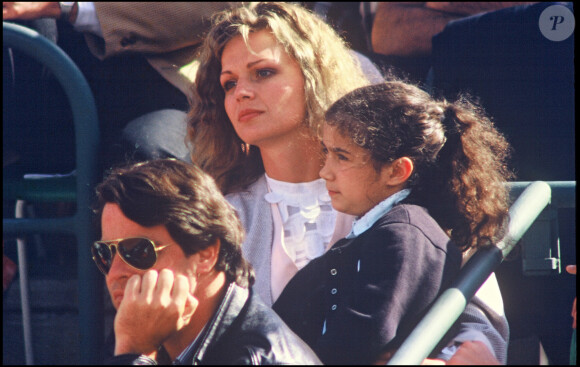Jeane Manson et la fille de Richard Berry, Coline, à Roland-Garros en 1985