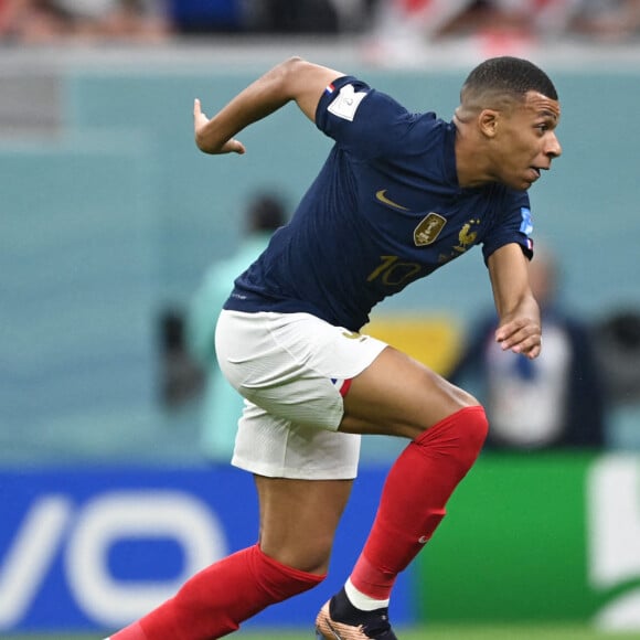 Kylian Mbappé au match de football de quart de finale opposant la France à l'Angleterre lors de la coupe du Monde (FIFA 2022) au stade Al Bayt à Al Khor au Qatar, le 10 décembre 2022. La France a gagné 2-1. © Philippe Perusseau/Bestimage