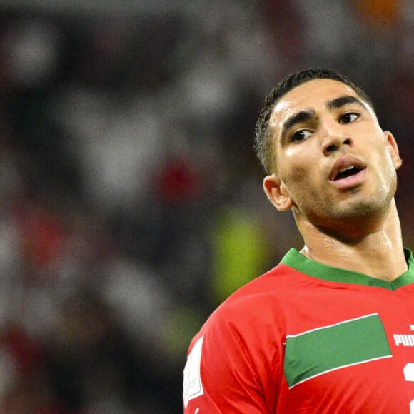 Achraf Hakimi au match de football des huitièmes de finale opposant l'Espagne au Maroc lors de la coupe du Monde au stade Education City à Al Rayyan au Qatar, le 6 décembre 2022. © Jean-Baptiste Autissier/Panoramic/Bestimage