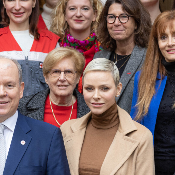 Le Prince Albert II et la princesse Charlène de Monaco assistent à la distribution des cadeaux de Noël de La Croix Rouge à Monte-Carlo, Monaco, le 13 décembre 2022. © Olivier Huitel/Pool Monaco/Bestimage 