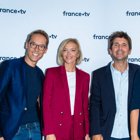 Damien Thévenot, Maya Lauqué, Thomas Sotto, Julia Vignali lors du photocall dans le cadre de la conférence de presse de France Télévisions au Pavillon Gabriel à Paris, France, le 24 août 2021. © Pierre Perusseau/Bestimage 
