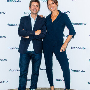 Thomas Sotto, Julia Vignali lors du photocall dans le cadre de la conférence de presse de France Télévisions au Pavillon Gabriel à Paris, France, le 24 août 2021. © Pierre Perusseau/Bestimage 